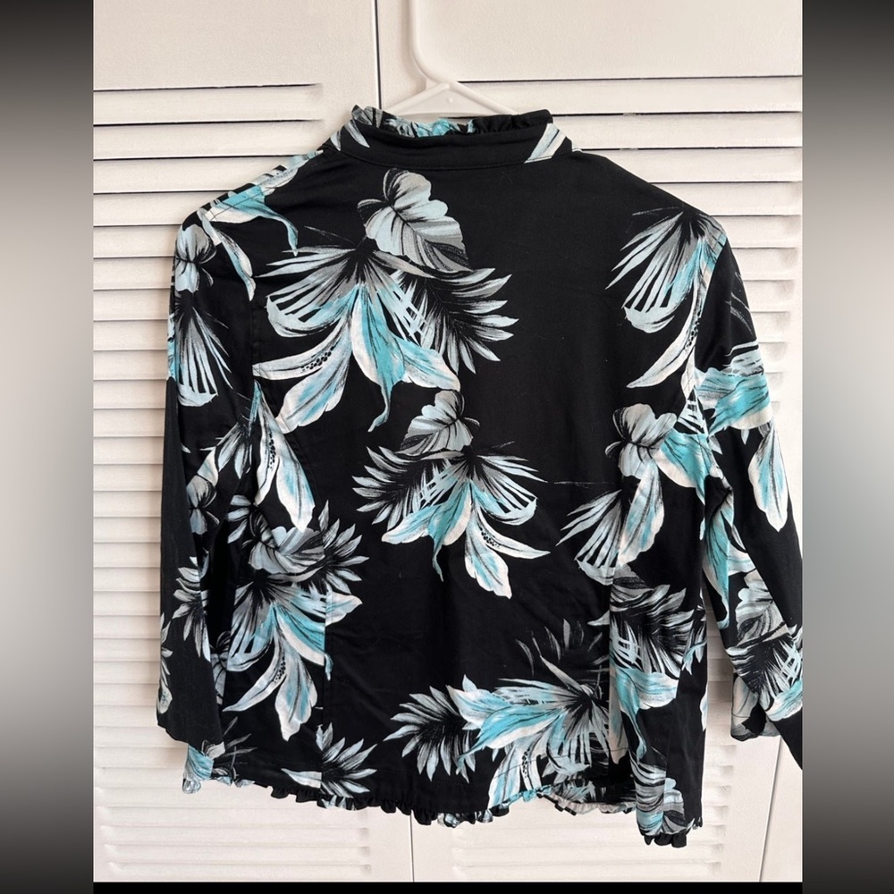 CHICOS Blue and Black Flower Jacket Size 0 - Picture 2 of 6
